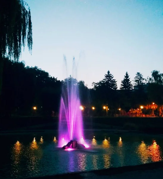 Kolorowa Fontanna Nocy Kamenets Podolsky Ukraina — Zdjęcie stockowe