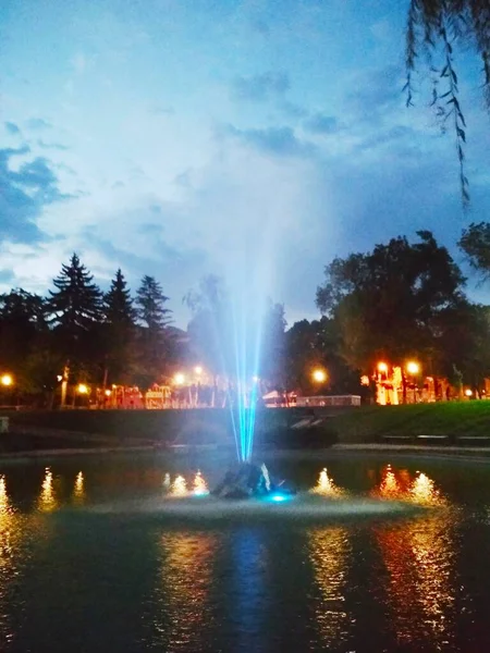 Fuente Colorida Por Noche Kamenets Podolsky Ucrania — Foto de Stock