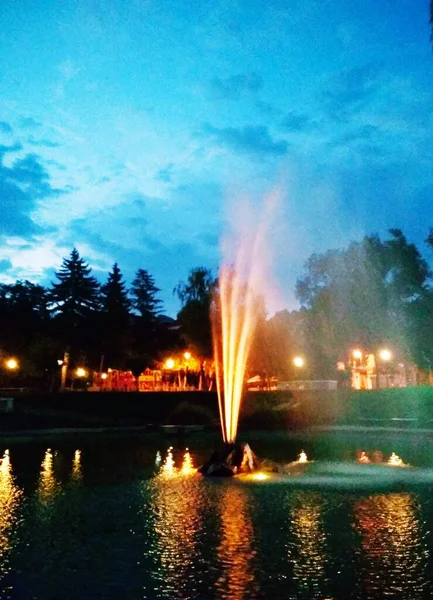 Fuente Colorida Por Noche Kamenets Podolsky Ucrania — Foto de Stock