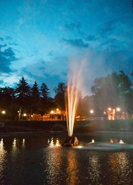 Bunte Fontäne Der Nacht Kamenez Podolsky Ukraine — Stockfoto