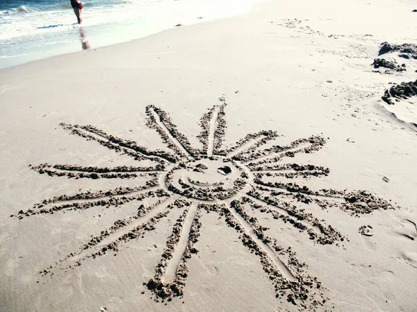 Kuma Çizilmiş Parlak Güneş Aile Meslekleri — Stok fotoğraf