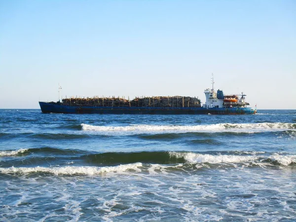 Navio Carga Seca Que Transporta Madeira Sobre Mar Negro — Fotografia de Stock