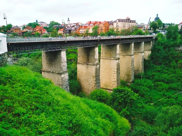 Pont Sur Canyon Vieille Ville Par Une Chaude Journée Été — Photo