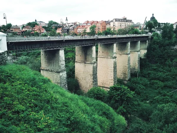 Most Przez Kanion Starego Miasta Ciepły Letni Dzień Kamenets Podolsky — Zdjęcie stockowe