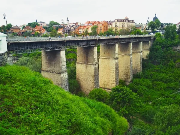 Pont Sur Canyon Vieille Ville Par Une Chaude Journée Été — Photo