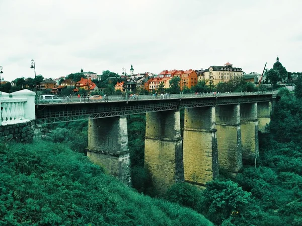 Pont Sur Canyon Vieille Ville Par Une Chaude Journée Été — Photo