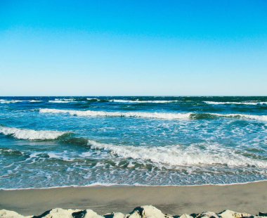 Fırtınalı bir yaz gününde, Karadeniz, doğal arka plan. 