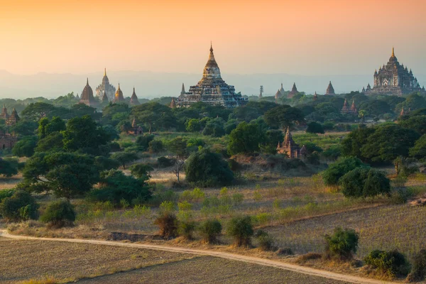 El grupo de templos antiguos en Bagan, Myanmar —  Fotos de Stock