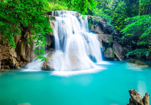 Csodálatos vízesés a Huay Mae Khamin — Stock Fotó