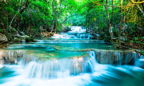 Cena de cachoeira em Huay Mae Khamin — Fotografia de Stock