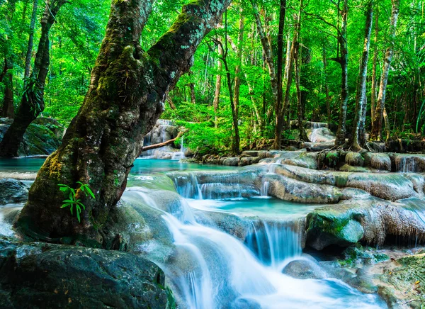 エラワン国立公園の熱帯雨林の滝 — ストック写真