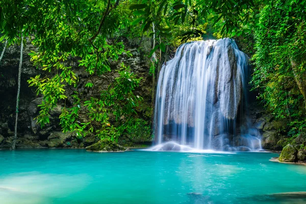 Tayland tropikal orman şelale — Stok fotoğraf