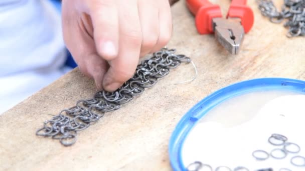 Craftsman making ring armour — Stock Video