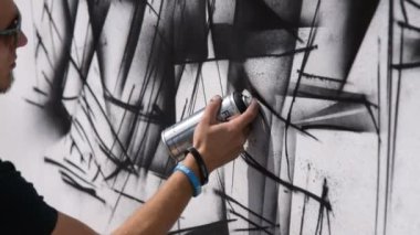 Sokakta Grafiti çizim