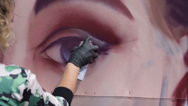 Dibujo retrato de graffiti — Vídeo de stock