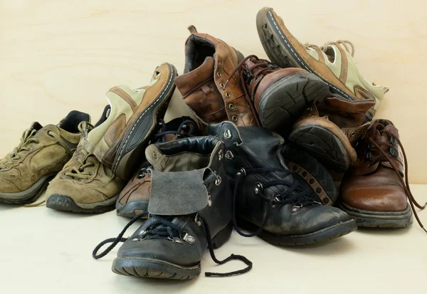 Eski bir ayakkabı yıpranmış.