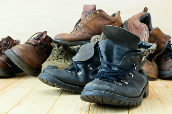 Eski bir ayakkabı yıpranmış.