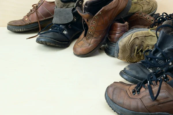 Eski bir ayakkabı yıpranmış.