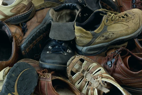 Eski bir ayakkabı yıpranmış.