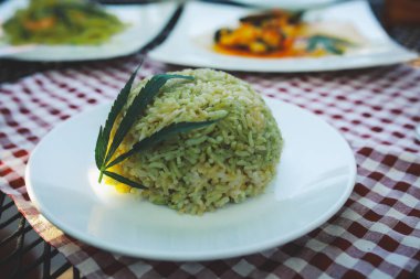 pirinç kenevir yapraklarının bir karışımıdır, sağlık aşıkları için yeni, lisanslı ve yasal bir formda geliştirilmiştir. Güvenliğin garantisi, endişenin azalmasına yardım etmek, üzüntüyü azaltmak. Sağlık için Esrar kavramını kabul et.