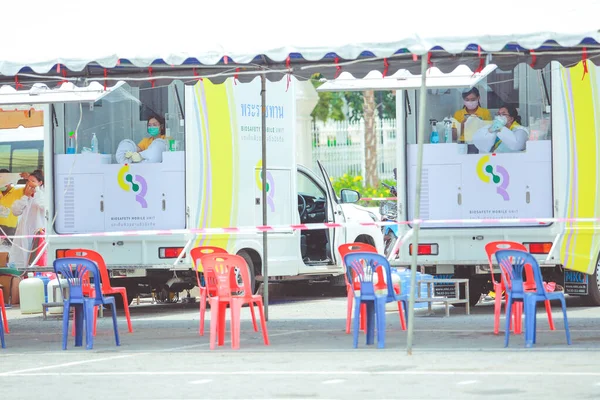 Nakhon Ratchasima Tailândia Abril 2021 Oficiais Técnicos Saúde Pública Coletando — Fotografia de Stock