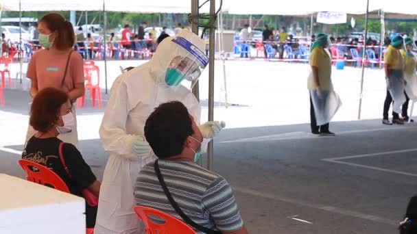 Nakhon Ratchasima Tailândia Maio 2021 Oficiais Técnicos Saúde Pública Coletando — Vídeo de Stock