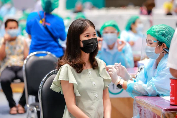Nakhon Ratchasima Thaiföld 2021 Május Emberek Védőoltást Kapnak Coronavirus Ellen — Stock Fotó