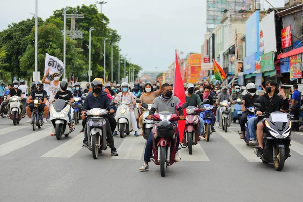 Nakhonratchasima Ταϊλάνδη Ιουλίου 2021 Κυκλοφορούν Στους Δρόμους Όχλοι Αυτοκινήτων Της — Φωτογραφία Αρχείου