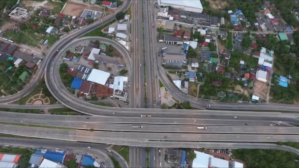 Luchtfoto Top Zicht Het Autoverkeer Snelweg Openbaar Vervoer Woon Werkverkeer — Stockvideo