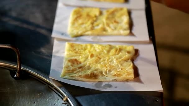 Pão Indiano Roti Uma Espécie Alimento Feito Farinha Seguida Frito — Vídeo de Stock