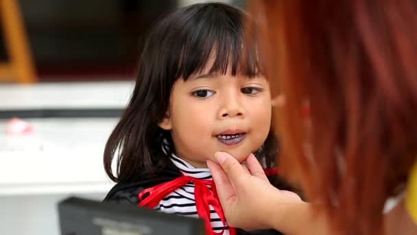 Απόκριες Διακοπές Και Παιδική Ηλικία Έννοια Μικρά Παιδιά Της Νοτιοανατολικής — Αρχείο Βίντεο