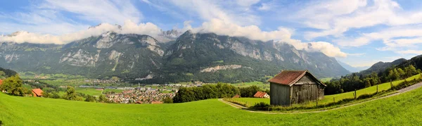 Berghut in de Zwitserse Alpen — Stockfoto