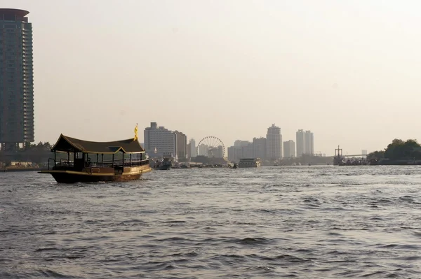 Tradycyjne Barka na rzekę Chao Phraya w Bangkoku — Zdjęcie stockowe