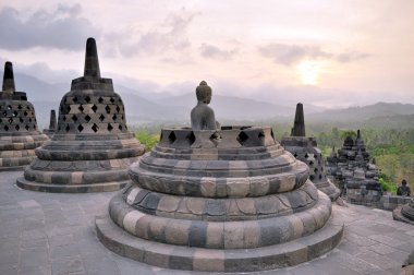Buda'nın Java Adası Borobudur Tapınağı