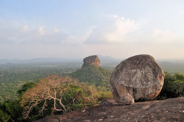 Sigiriya Rock twierdza widok z Pidurangala — Zdjęcie stockowe