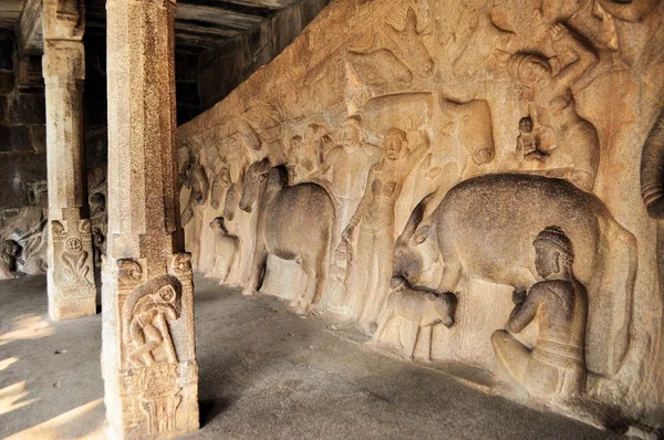 Stone inscriptions in cave Mamallapuram, India — Stock Photo, Image