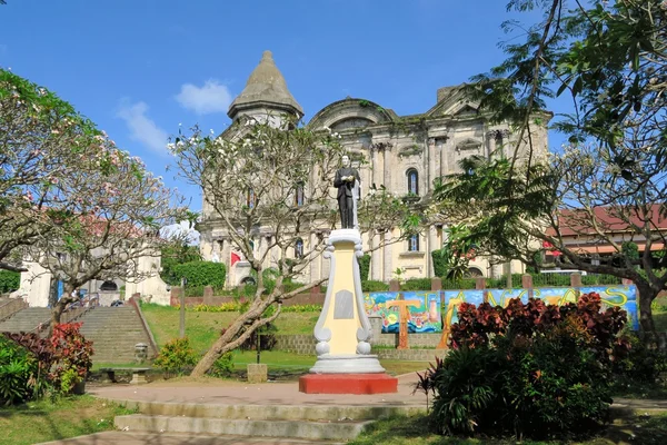 Μεγαλύτερη ασιατική καθολική εκκλησία στην Taal, Φιλιππίνες — Φωτογραφία Αρχείου