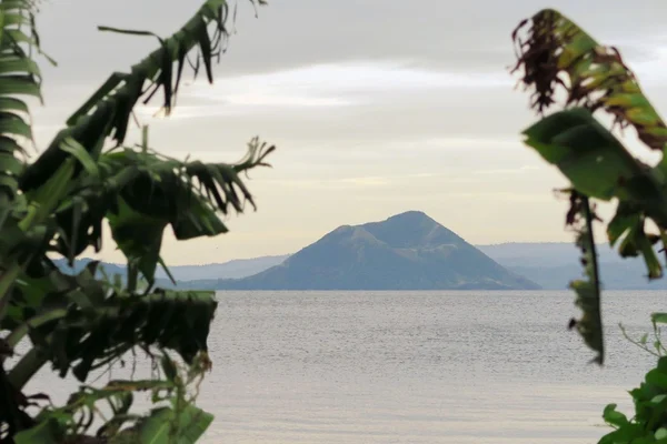 Lago Taal com Vulcão, Filipinas — Fotografia de Stock