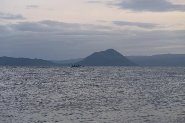 Lago Taal com Vulcão, Filipinas — Fotografia de Stock