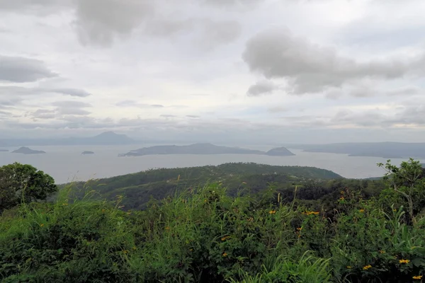 与火山，菲律宾塔尔湖 — 图库照片