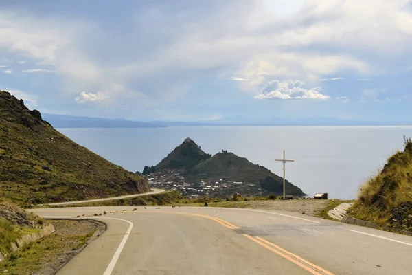 Ciudad de Copacabana en el Lago Titicaca en Bolivia —  Fotos de Stock