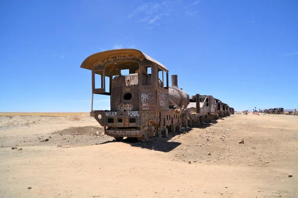 Locomotive a vapore arrugginite, cimitero dei treni in Bolivia — Foto Stock