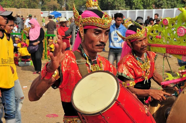 Tradycyjna muzyka Madura Bull Race, Indonezja — Zdjęcie stockowe