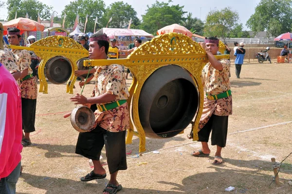 Traditionele muziek op Madura Bull Race, Indonesië — Stockfoto