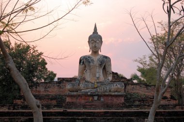 Antik Buda heykeli. Sukhothai Tarih Parkı