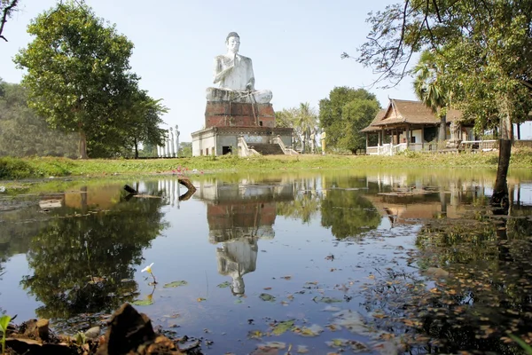 Giant Budda w Battambang, Cambodia — Zdjęcie stockowe