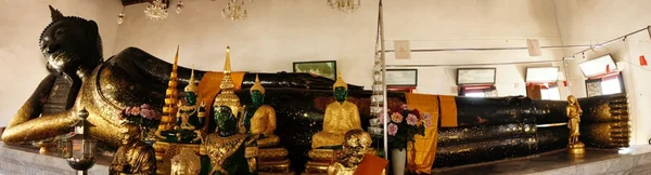 Buda reclinável preto em Bangkok, Tailândia — Fotografia de Stock