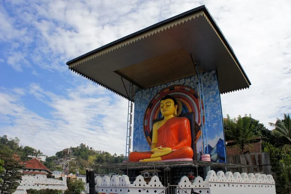 Siedzący statua Buddy w Kandy, Sri Lanka — Zdjęcie stockowe