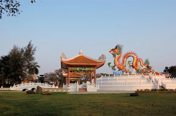 Пагода китайского храма в Накхонсаване, Таиланд — стоковое фото
