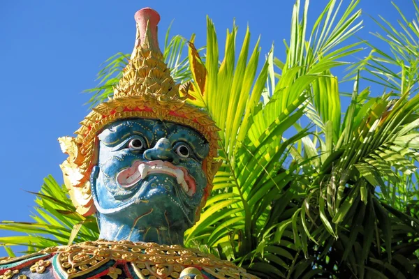 在泰国北部的常设佛教 Gnome 雕像。 — 图库照片